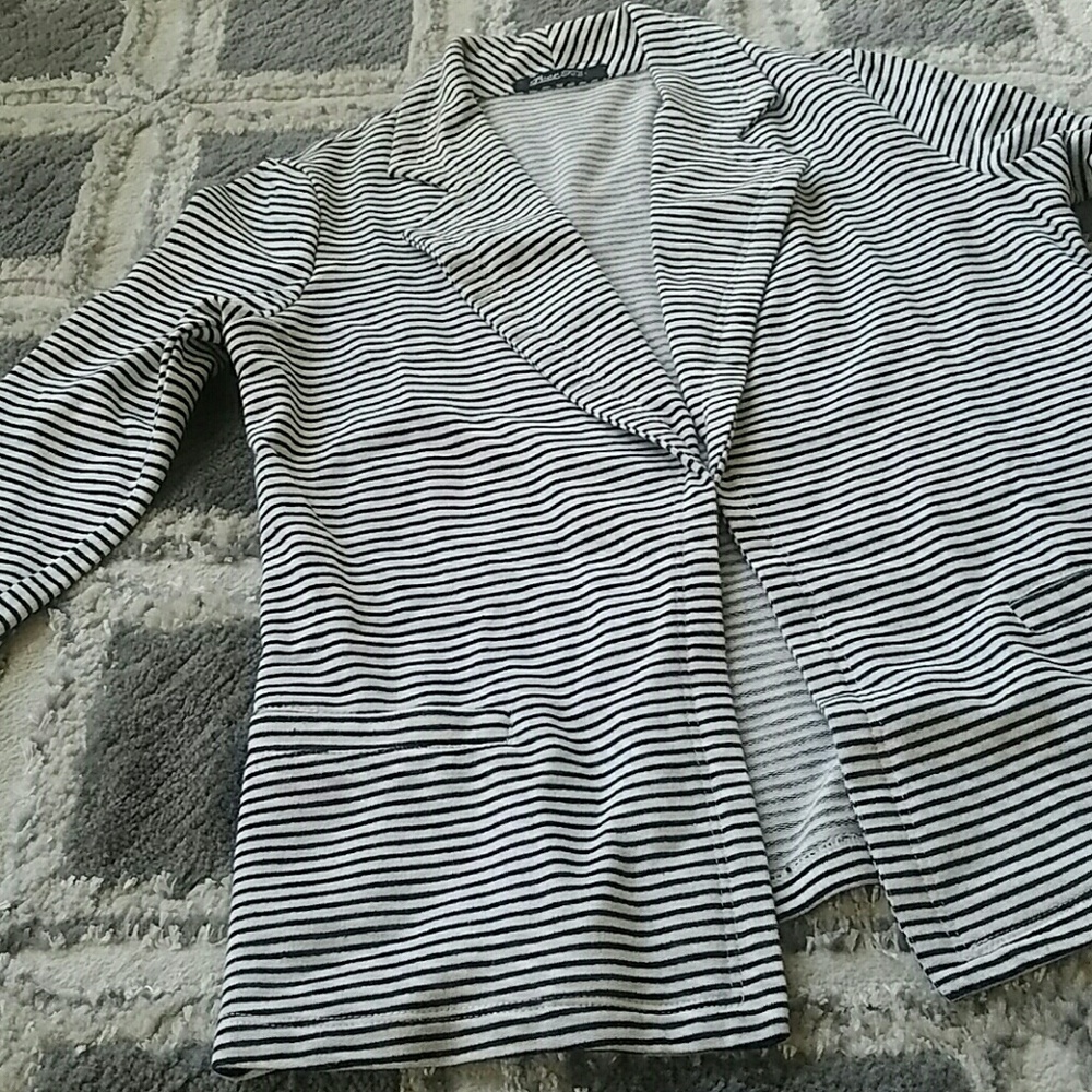 *Bundle Item* Striped Blazer - Picture 3 of 7